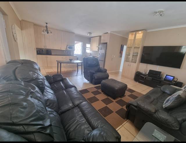 3 BEDROOM HOUSE SOLD IN SONSTRAAL HEIGHTS
